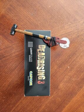 New Dead Rising 3 Themed Hammer & Saw Prop – Black and Red Pen
